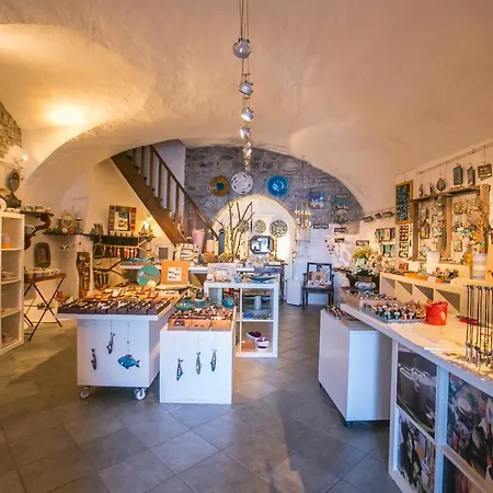 Sleeps 4 * Varenna